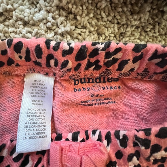 Children’s Place Baby Girl Leopard 2 piece Outfit - Picture 3 of 4